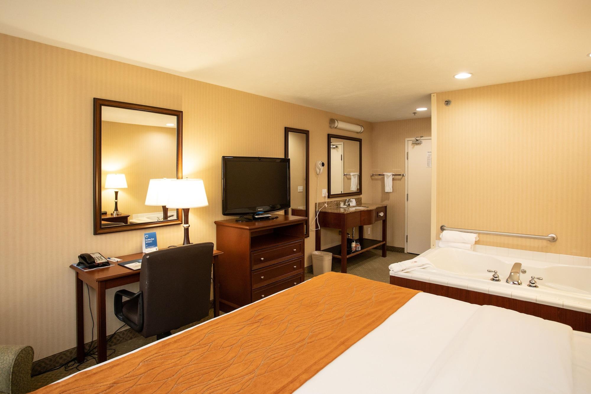 Comfort Inn Траверс-Сити Экстерьер фото