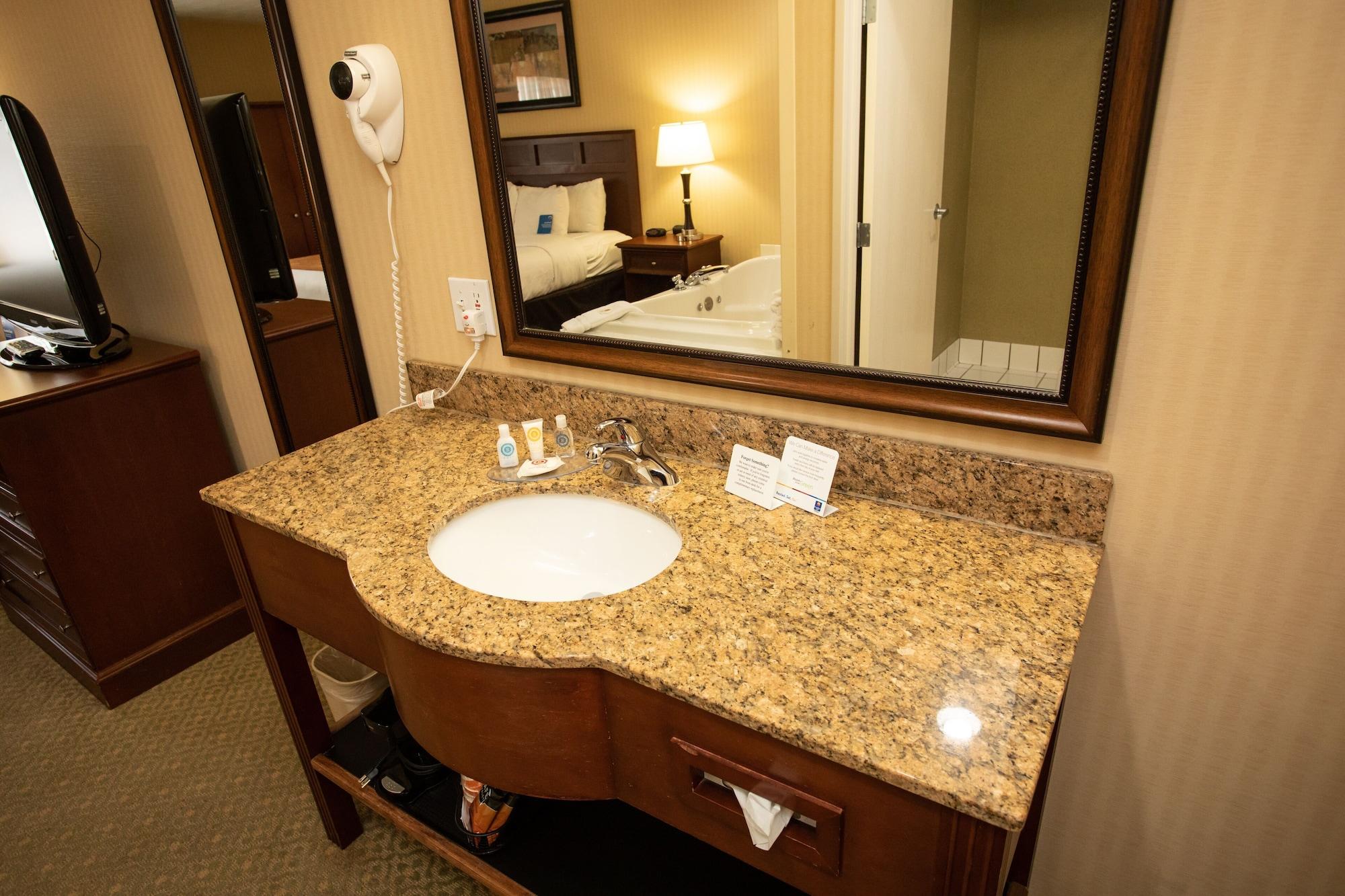 Comfort Inn Траверс-Сити Экстерьер фото