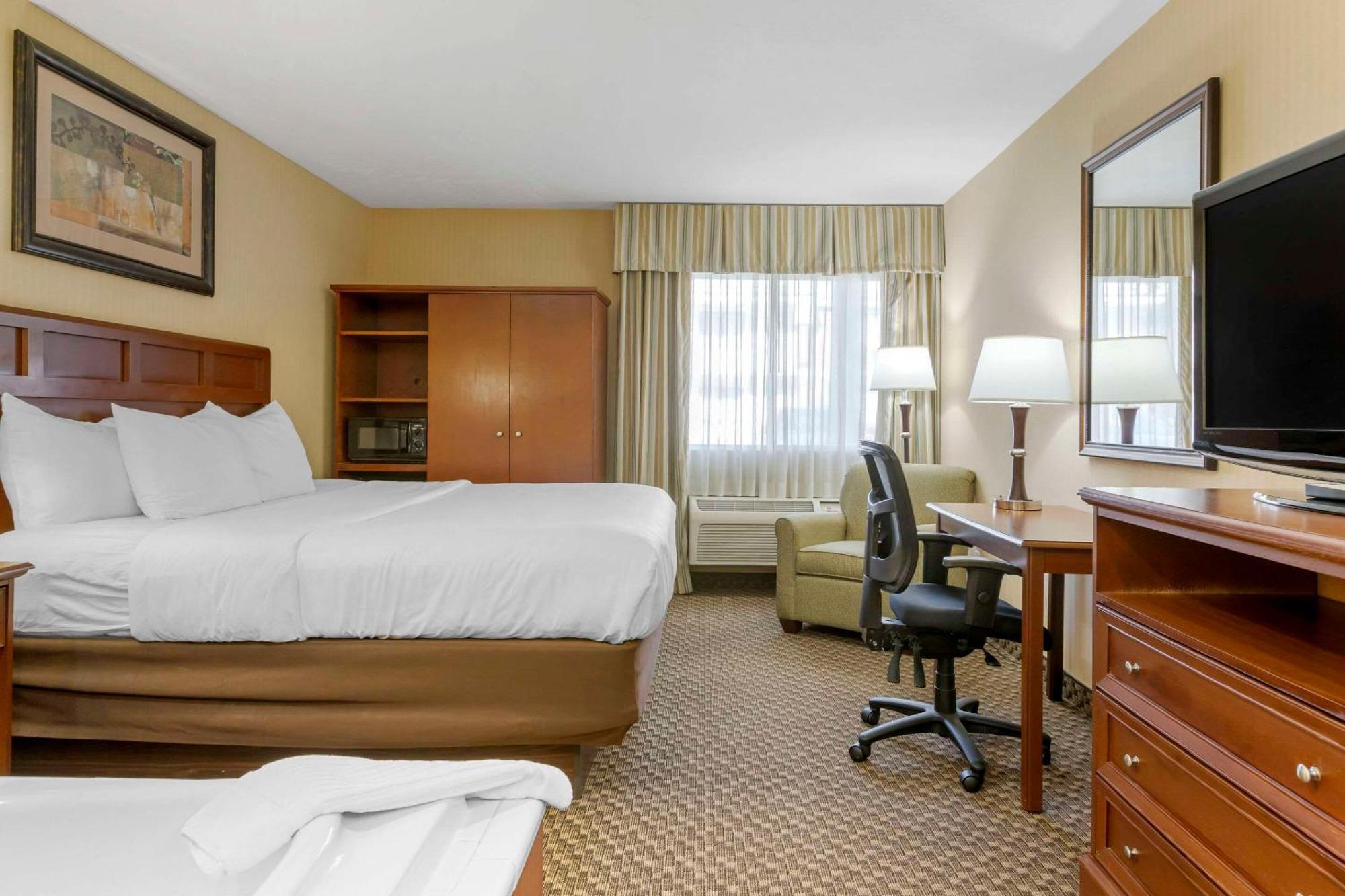 Comfort Inn Траверс-Сити Экстерьер фото