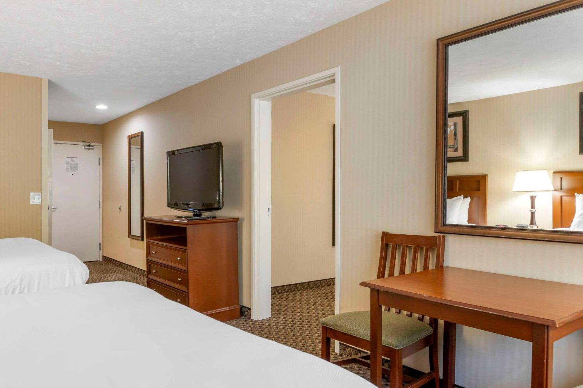 Comfort Inn Траверс-Сити Экстерьер фото
