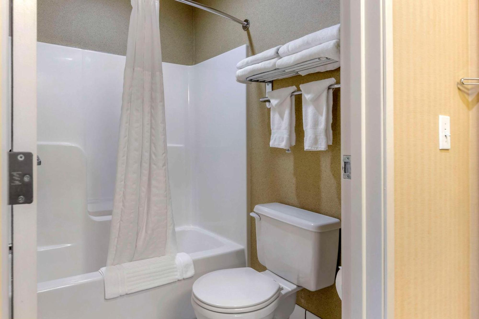 Comfort Inn Траверс-Сити Экстерьер фото