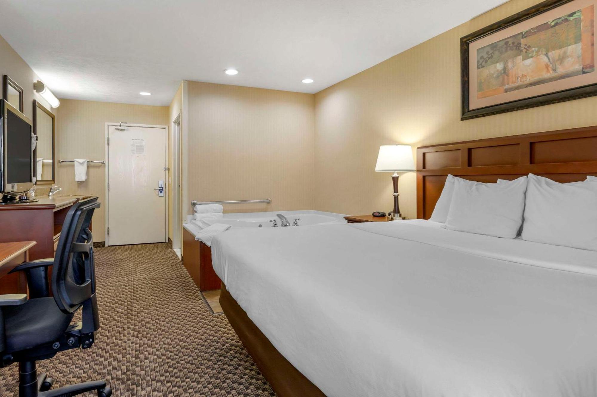 Comfort Inn Траверс-Сити Экстерьер фото