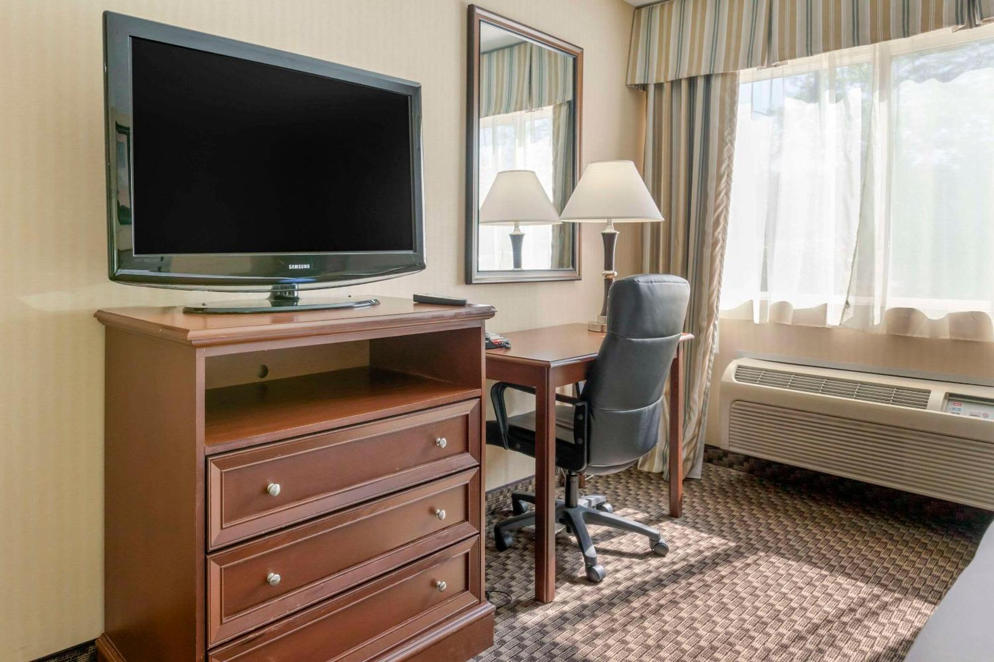 Comfort Inn Траверс-Сити Экстерьер фото