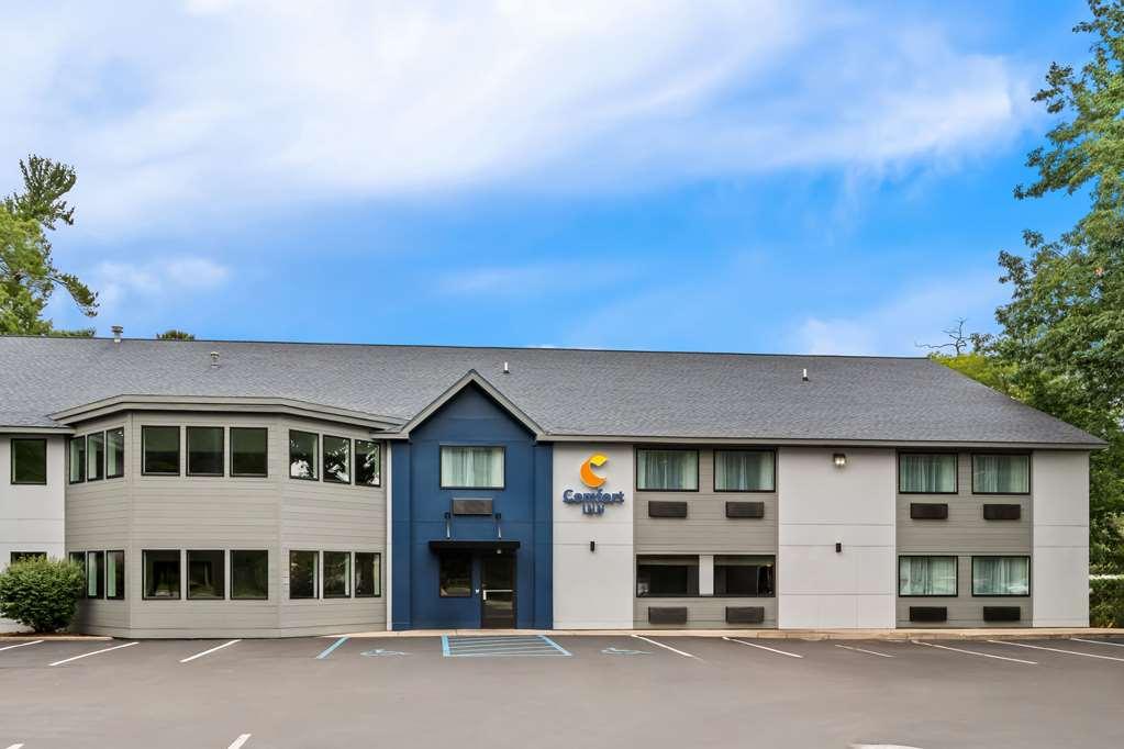 Comfort Inn Траверс-Сити Экстерьер фото