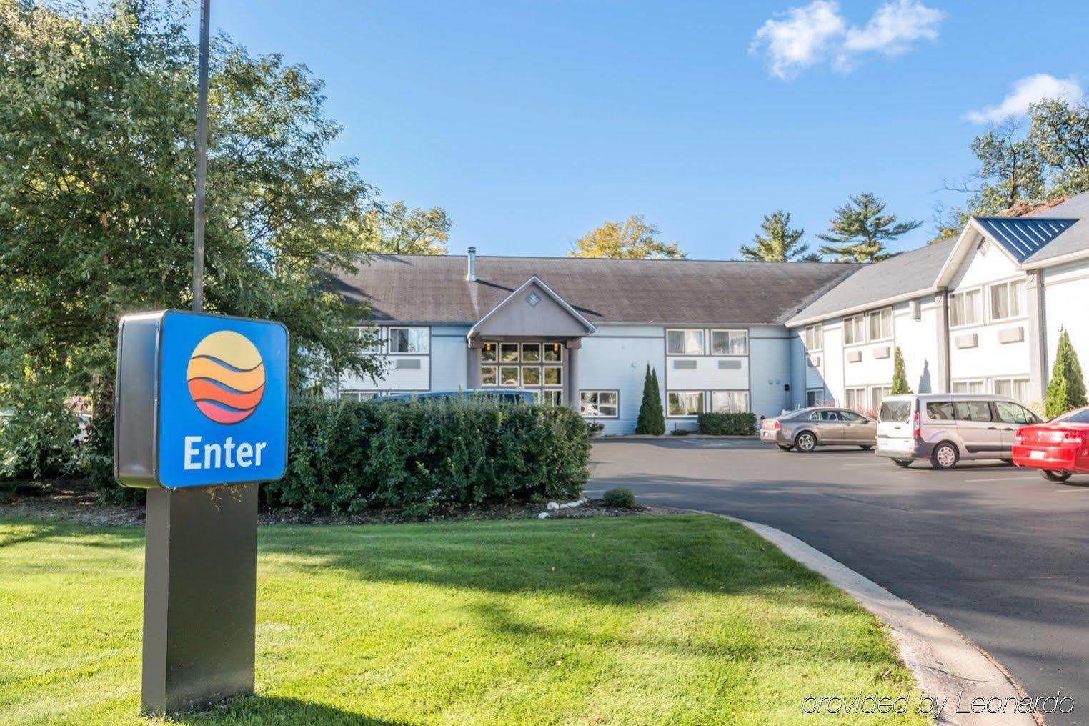 Comfort Inn Траверс-Сити Экстерьер фото